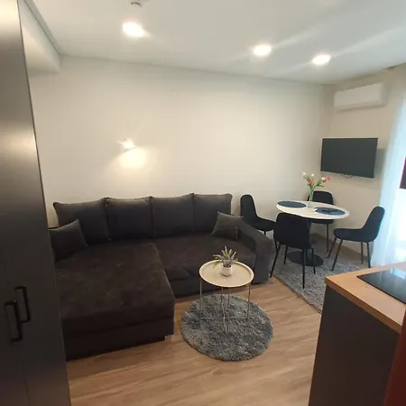 Raudonu Plytu Apartamentai