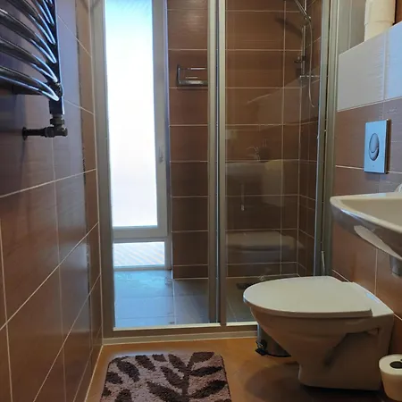 Raudonu Plytu Apartamentai *